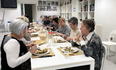 La socialització, el menjar saludable i l’envelliment actiu són tres aspectse que ha destacat el paer en cap, Fèlix Larrosa, sobre el servei de menja….