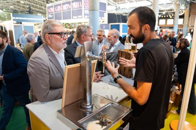 Un moment de la visita al recinte per part de l'alcalde i la resta de patrons.