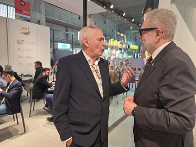 Larrosa amb el representant de l'empresa de Binéfar, Litera Meat, del Grupo Pini.