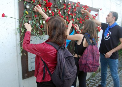 La regidora Montse Pifarré ha acompanyat l'alumnat del Projecte Buchenwald-Mauthausen de la Paeria..