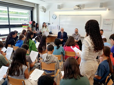 Els alumnes han plantejat les seves preguntes a l'alcalde.
