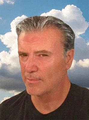 Montxo Algora, artista y comisario, fundador y director de ArtFutura, es una figura pionera en la cultura y la creatividad digital en nuestro país..