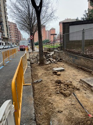 Imatge de l'actuació, que obliga a desviar el pas dels vianants.