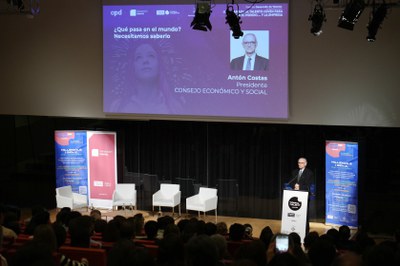 El president del Consell Econòmic i Social, Antón Costas, al fòrum d'aquest matí a La Llotja, organitzat en el marc del Tour del Talent a Lleida..