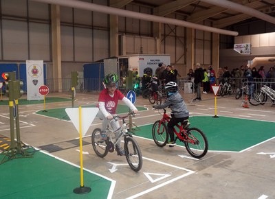 Una de les activitats a Cucalòcum és el parc viari de la Guàrdia Urbana..