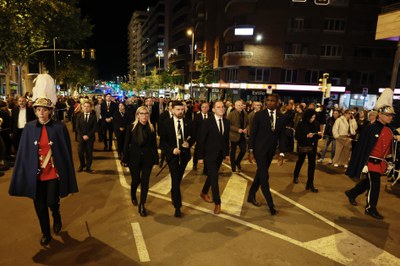 L'alcalde accidental, Carlos Enjuanes, el regidor Jackson Quiñónez, la secretària quarta del Parlament de Catalunya, Judith Alcalá, i el subdelegat d….