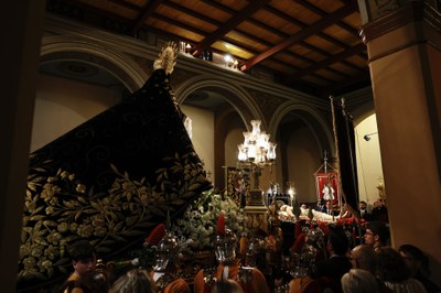 Entrada de la Maré de Déu de la Soledat a l'església de la Sang, un cop acabada la processó.