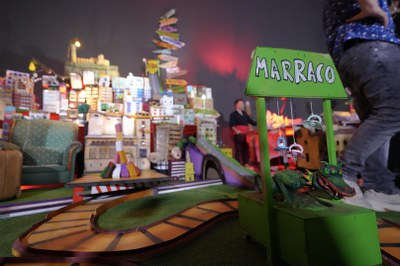 "La Ciutat de les Llums", de David Zuazola, s'ha representat aquests dies al Museu de Lleida. Aquesta instal·lació-espectacle s'hi estarà fins al 19 ….