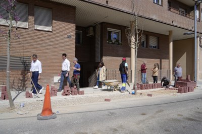 Ara s'estan col·locant les llambordes als escocells.