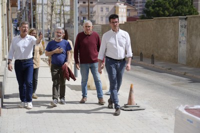 La nova vorera del carrer Alcalde Costa està ja força avançada.