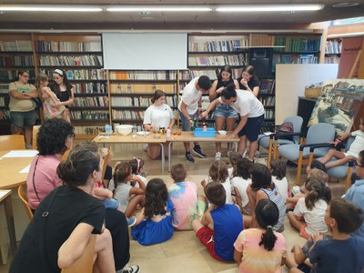 El Jovent Balàfia ha dinamitzat el Taller de ciència per a infants, que s'ha dut a terme al Centre Cívic.