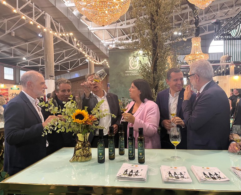 El paer en cap, el conseller i la resta d'autoritats han visitat els diferents estands de la Fira MOS-Sant Miquel