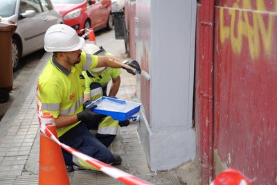 Imatges del procés de neteja dels quadres elèctrics.