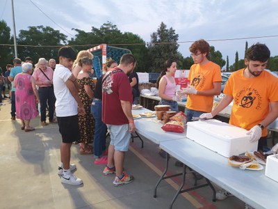 El sopar de germanor ha aplegat unes 300 persones de la partida del Camí de Montcada i voltants.
