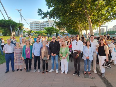 L'alcalde, regidors i membres de l'AV de Cappont a la Festa de Major del barri.