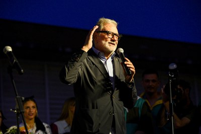 L'alcalde Larrosa va convidar tothom a gaudir de les festes del barri de Pardinyes..