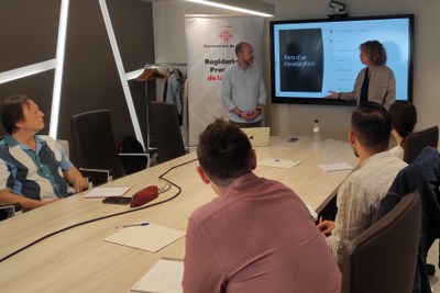 La regidora Pilar Bosch ha saludat els i les participants en la càpsula formativa organitzada per la Regidoria de Promoció de la Ciutat, que s'ha fet….