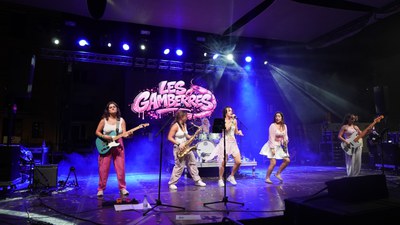 Concert de Les Gamberres a la plaça del Dipòsit.