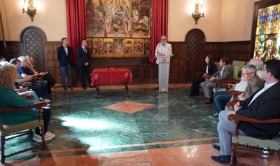 La signatura entre la Paeria, l'EMD Raimat i Cordorniu per a la cessió gratuïta d'uns terrenys de l'empresa, s'ha fet al Saló del Retaule de la Paeri….