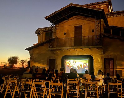 Cinema a la fresca, a Torre Queralt. Avui, tercera i darrera sessió del cicle. Imatge d'una de les sessions d'aquest estiu..