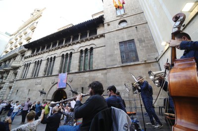 Les sardanes han omplert la Plaça Paeria.