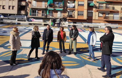 El grup de teatre Mechta ha fet una escenificació de diferents dinàmiques de canvi de llengua.