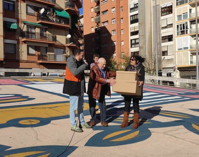 S'ha atorgat el premi al guanyador del sorteig de la gimcana del Voluntariat per la Llengua.