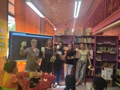 Bibliobarri a la Zona 2.