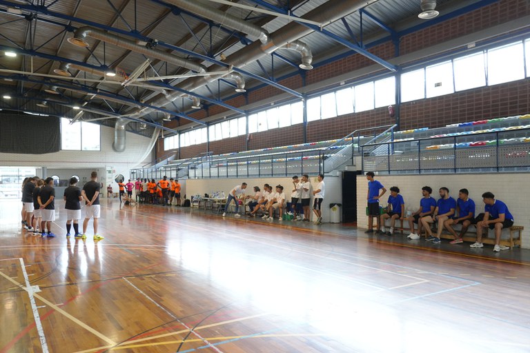 Els equips, abans dels partits de cloenda.