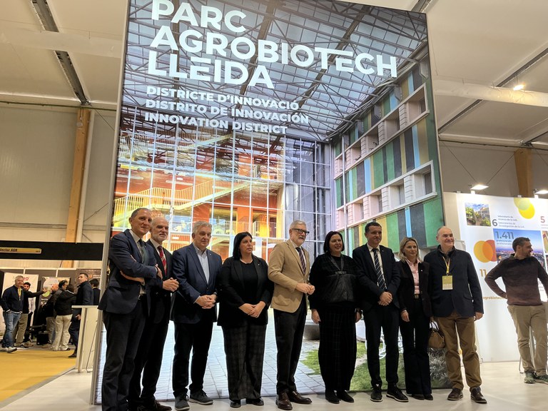 L’alcalde, la secretària d’Estat d’Agricultura i Alimentació i el conseller d'Agricultura han visitat l'estand del Parc Agrobiotech