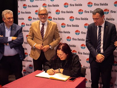 La secretària d'Estat d'Agricultura i Alimentació ha signat el llibre d'honor de Fira de Lleida.