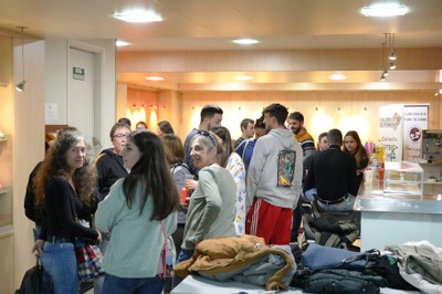 El vermut de celebració del 7è aniversari de Colors de Ponent va aplegar una trentena de participants.