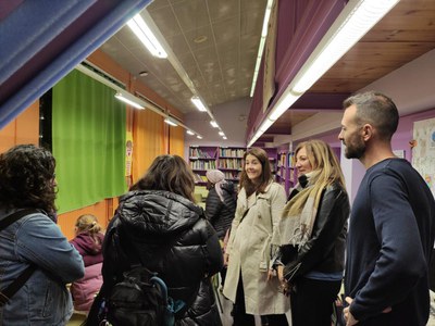 Bibliobarri a la biblioteca de l’escola Príncep de Viana.