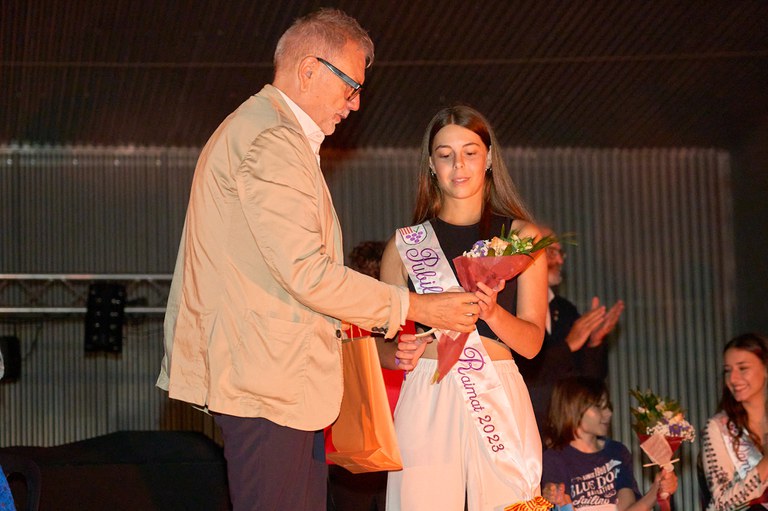 L'alcalde Larrosa amb la Pubilla de Raimat 2023 2024, Laura Jordan