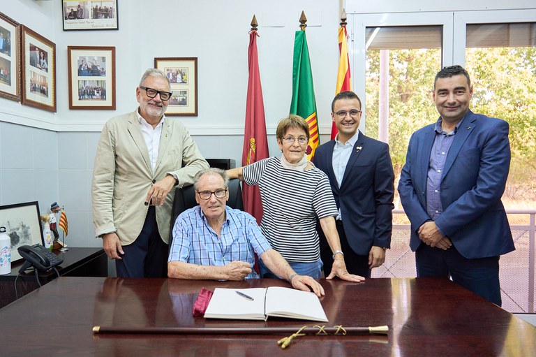 Tot i les adversitat meteorològiques, Raimat ha aplaudit els pregoners d'aquest any, Pilarín Dalmau i Antolín Hernández, que han estat rebuts oficialment i han signat al Llibre d'Honor