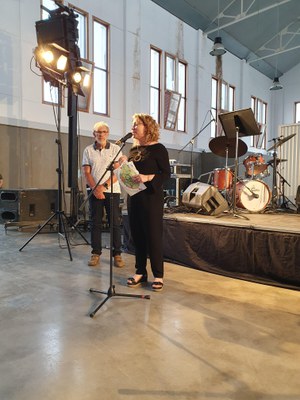 Pilar Bosch, regidora de cultura, durant la presentació de l'acte.