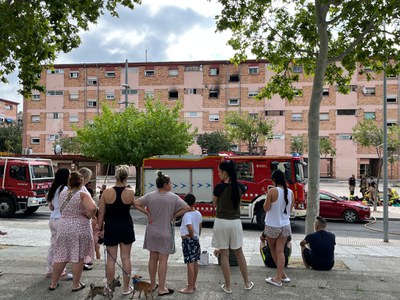 L'incendi ha causat una gran expectació entre el veïnat de la Mariola.