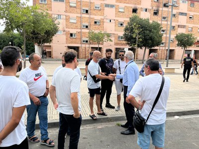 Larrosa ha parlat amb els veïns i veïnes afectats per l'incendi.