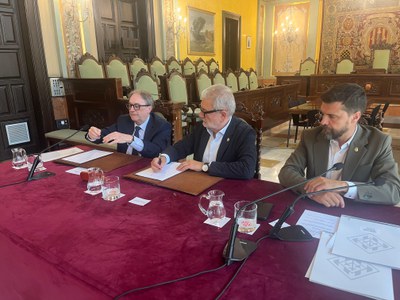 El conveni de dinamització dels Centres Sènior s'ha signat avui al Palau de la Paeria.