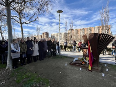 Minut de silenci en record de les víctimes de l'holocaust.