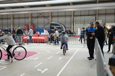 Pueyo ha visitat el Parc Viari de la Guàrdia Urbana que s'ha instal·lat al Cucaesport.