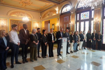 El paer en cap, Fèlix Larrosa, ha llegit aquest dijous la declaració institucional de l’Ajuntament de Lleida en solidaritat amb les víctimes i els mu….