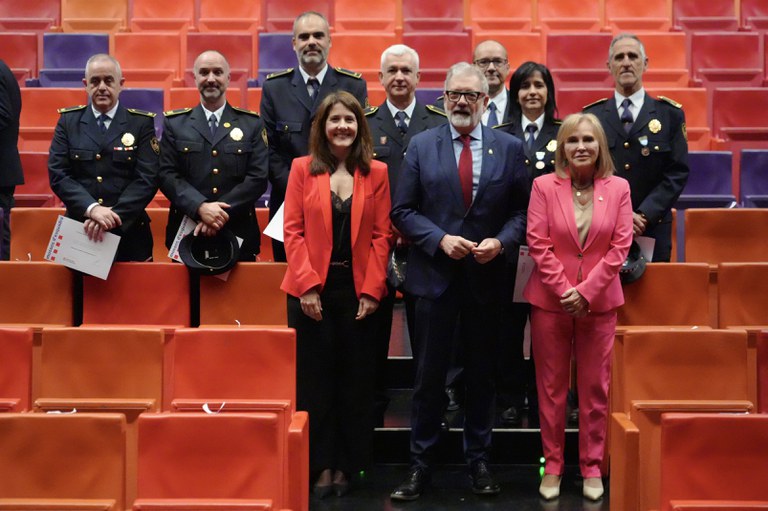 Set membres de la Guàrdia Urbana de Lleida ha estat reconeguts per la seva tasca en el Dia de les Esquadres, a la Llotja de Lleida.