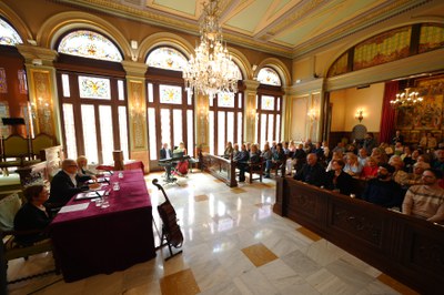 L'acte de donació a l'Arxiu Municipal s'ha fet al Saló de Sessions de la Paeria..