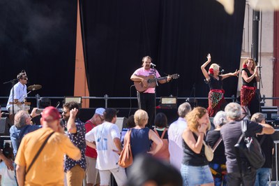 La Violeta, amb els seus garrotins i la rumba de Lleida, a la plaça del Dipòsit, per les Festes de la Tardor..