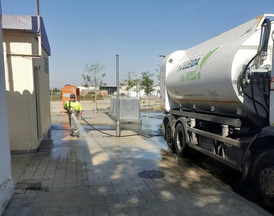 Les tasques de neteja i manteniment del El Barri a Barri es fan aquest dijous a Sucs..