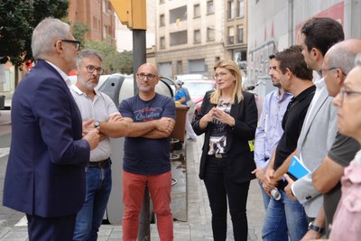 Larrosa i la regidora Begoña Iglesias, amb els tècnics implicats.