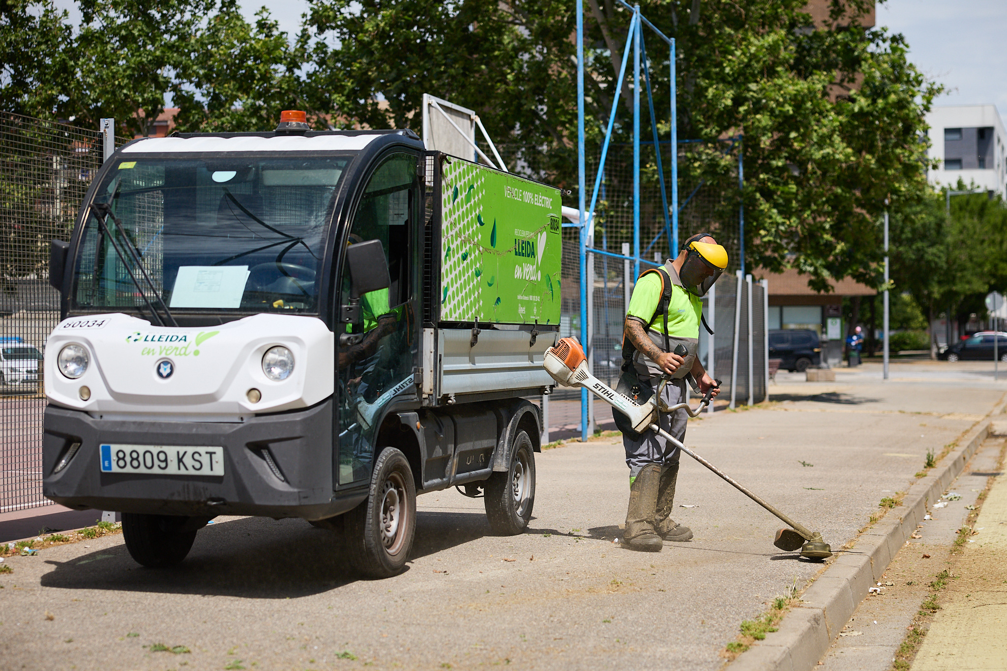 Operari realitzant tasques del Barri a Barri (imatge d'arxiu)