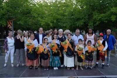 L'alcaldessa accidental, Carme Valls, i diversos regidors de la Paeria, en el tret de sortida de la festa major de Balàfia..