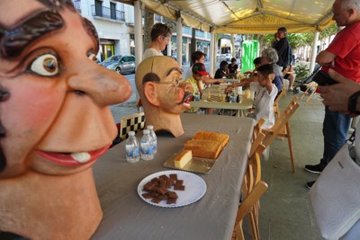 El diumenge al matí s'ha pogut gaudir d'una coca amb xocolata popular a la Rambla Ferran.